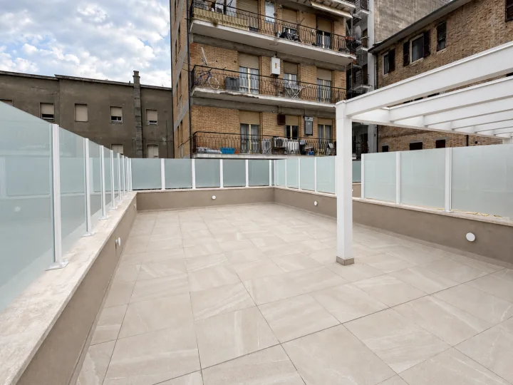 Terrazza e pergola di INT.04